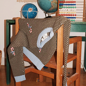 Свитер вязаный Flöss "Jasper Dark Green Christmas", карамельная трость